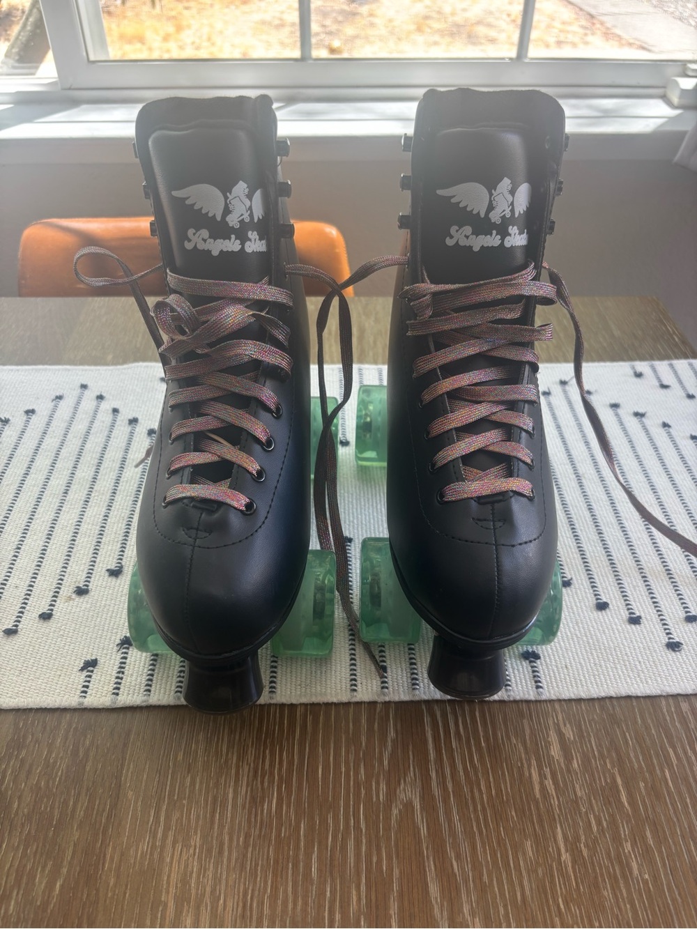 Angel Skates Black Quad Roller Skates Size 12 Mint Foxy Wheels Rainbow Laces